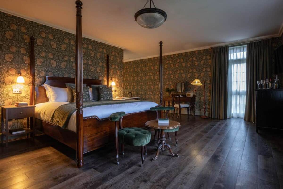 Large bedroom