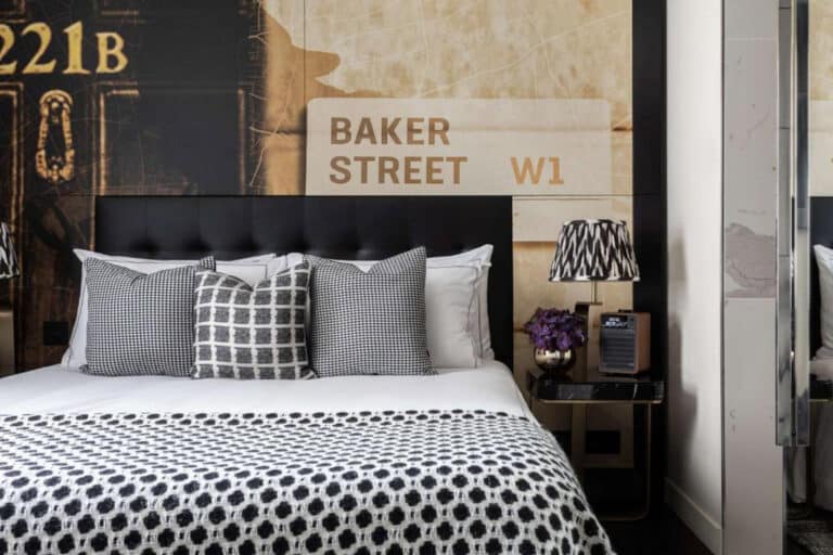 Bedroom showing