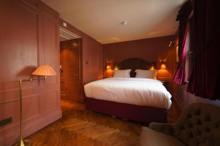 Boudoir chic bedroom