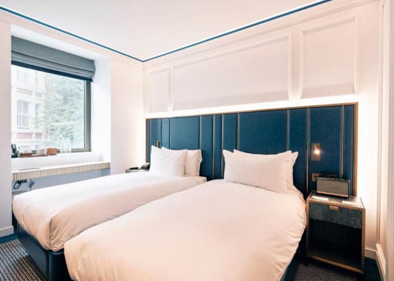 Twin bedroom