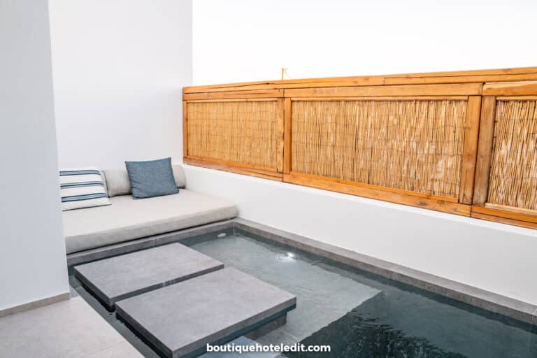 Plunge pool