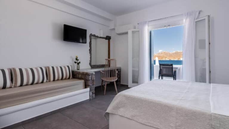 Bedroom and sea view