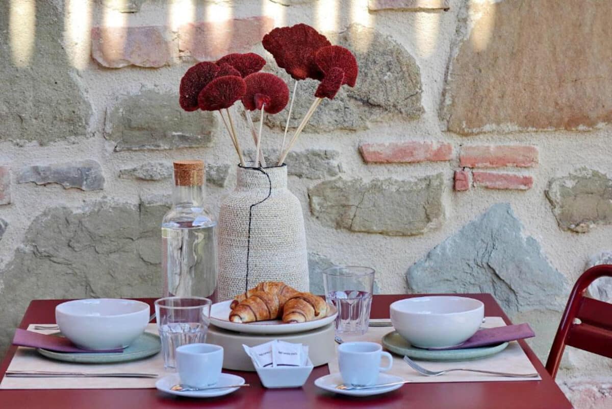 Al fresco breakfast