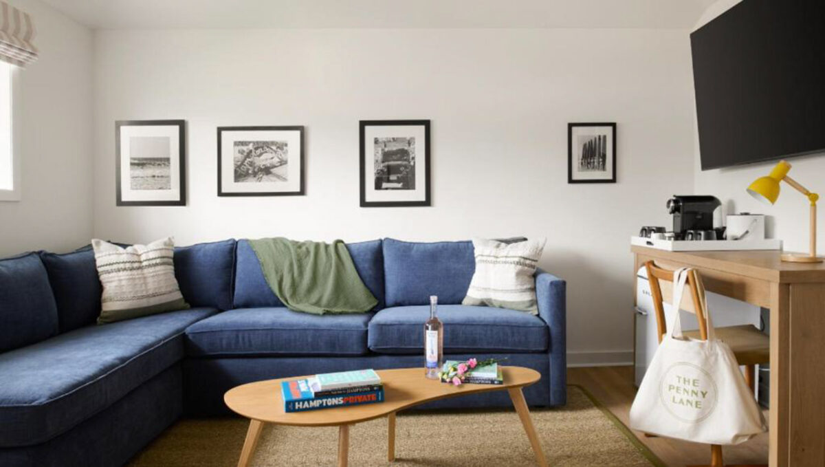 In-room lounge