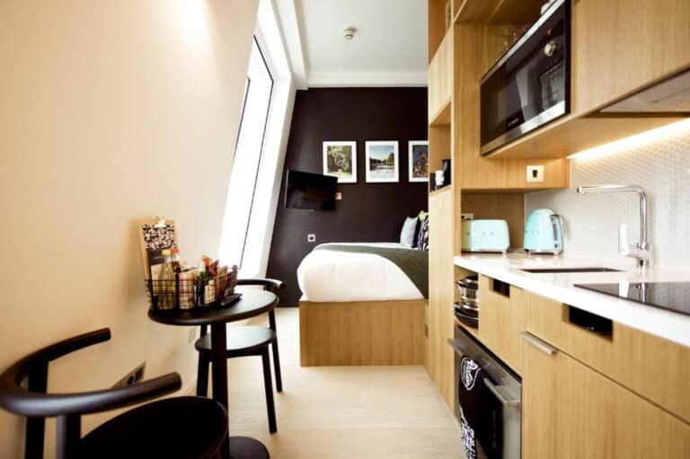 Kitchenette and table