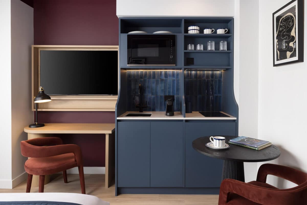 onefifty Fenchurch Street Hotel London leisure area in bedroom
