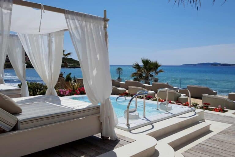 Outdoor whirlpool on the sun deck above the beach at Delfino Blu Wellness Boutique Hotel, Agios Stefanos, Corfu